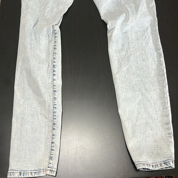 Forever 21 denim distressed rose embroidered skinny jeans - Picture 5 of 6